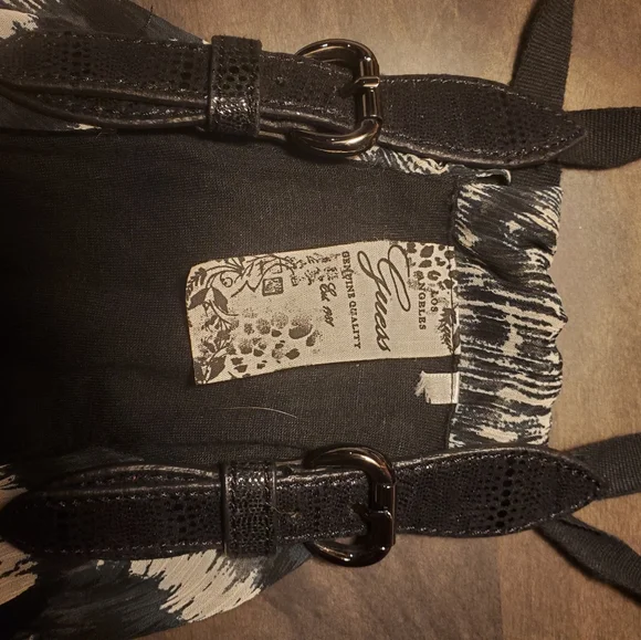 EUC GUESS Size Small Top - Picture 2 of 5